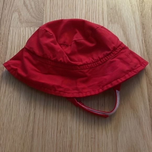 Red newborn beach hat - Picture 3 of 5